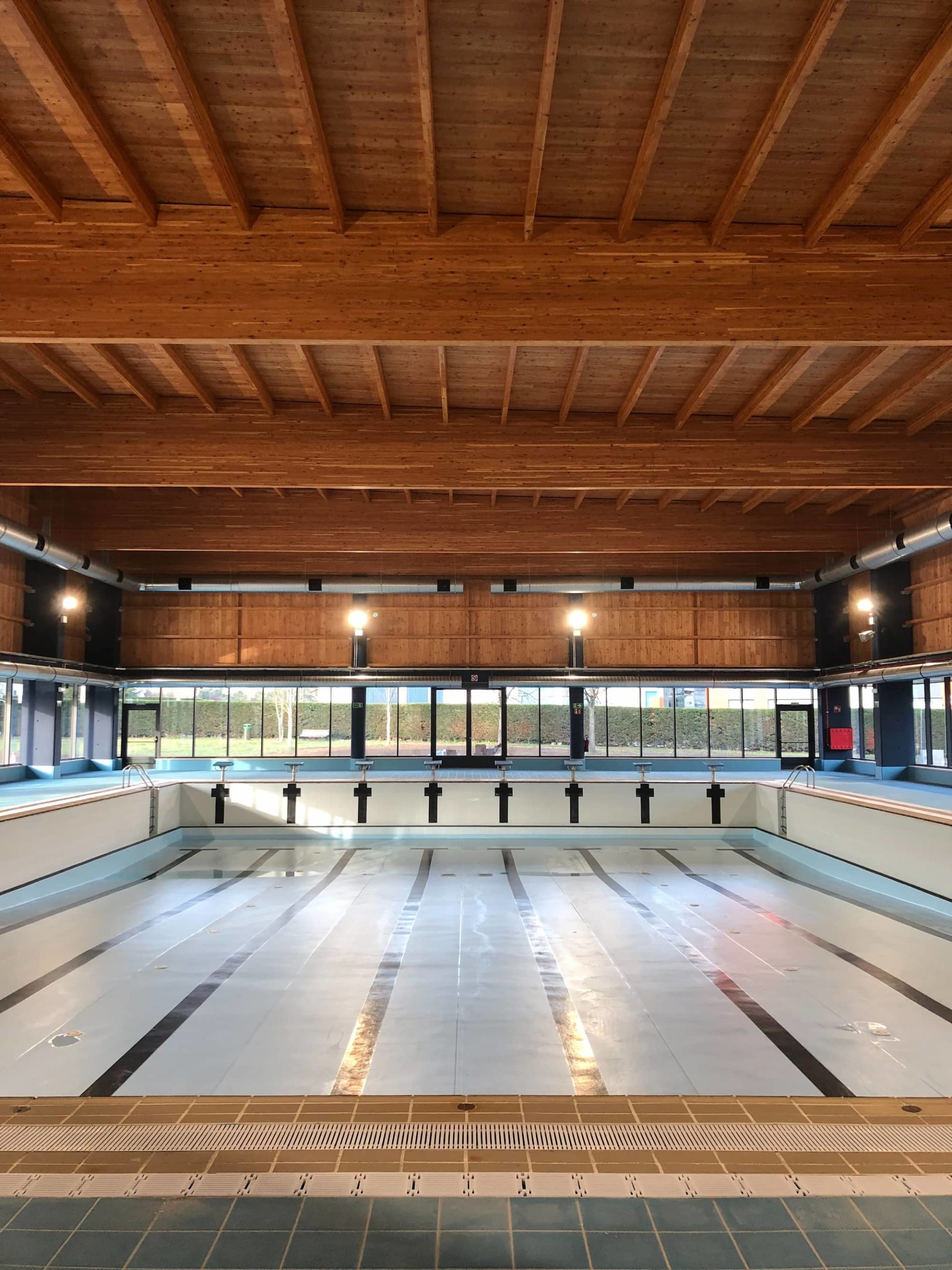 interior frontal vertical piscinas municipales abadiño construcciones olabarri